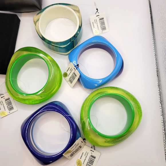 Bijoux Terner chunky bangle lot blue, clear and green asymmetrical bracelets - Picture 4 of 13